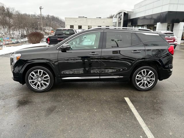 Used 2022 GMC Terrain Denali w/ Denali Premium Package image 2