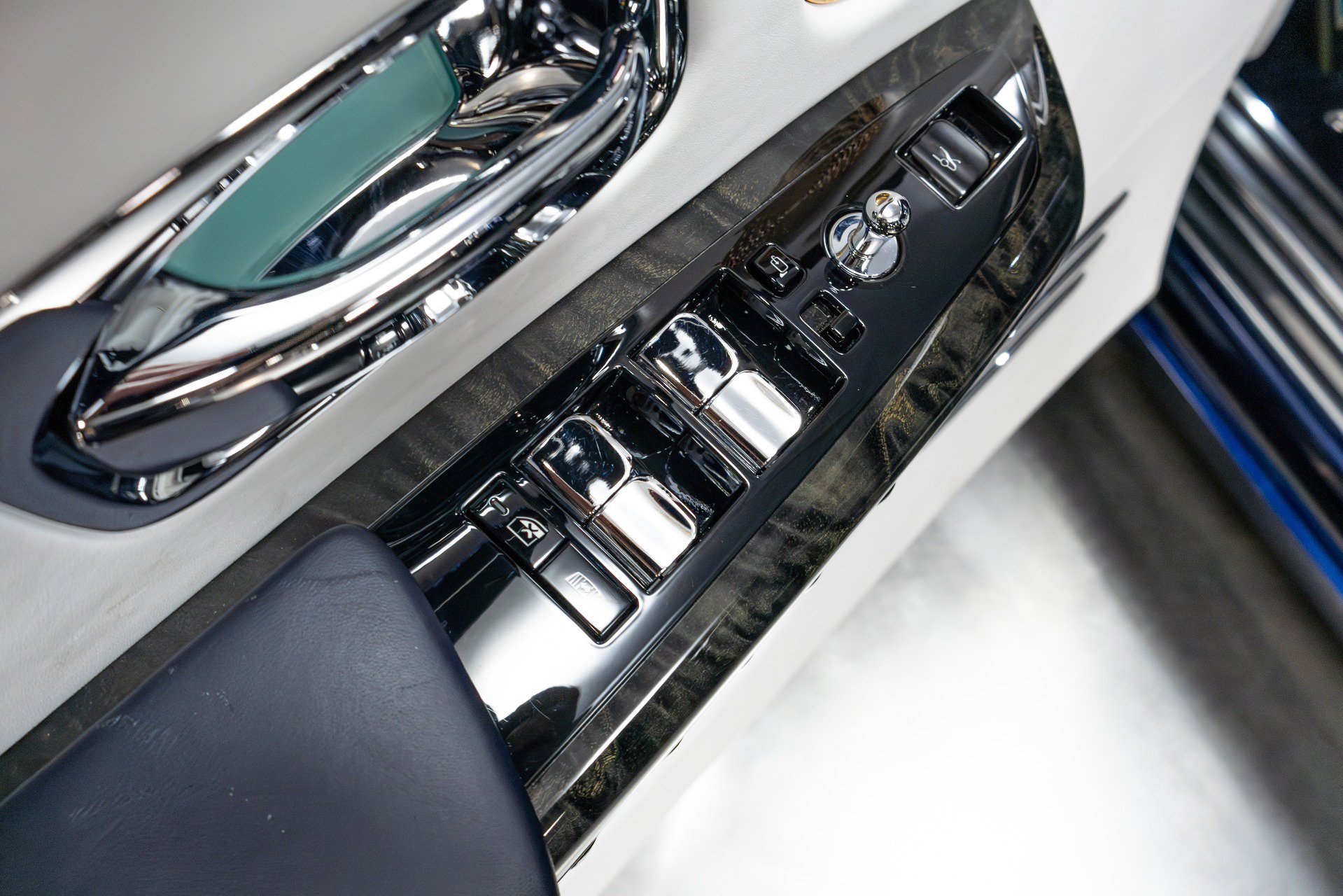 Used 2021 Rolls-Royce Phantom Sedan RWD image 76