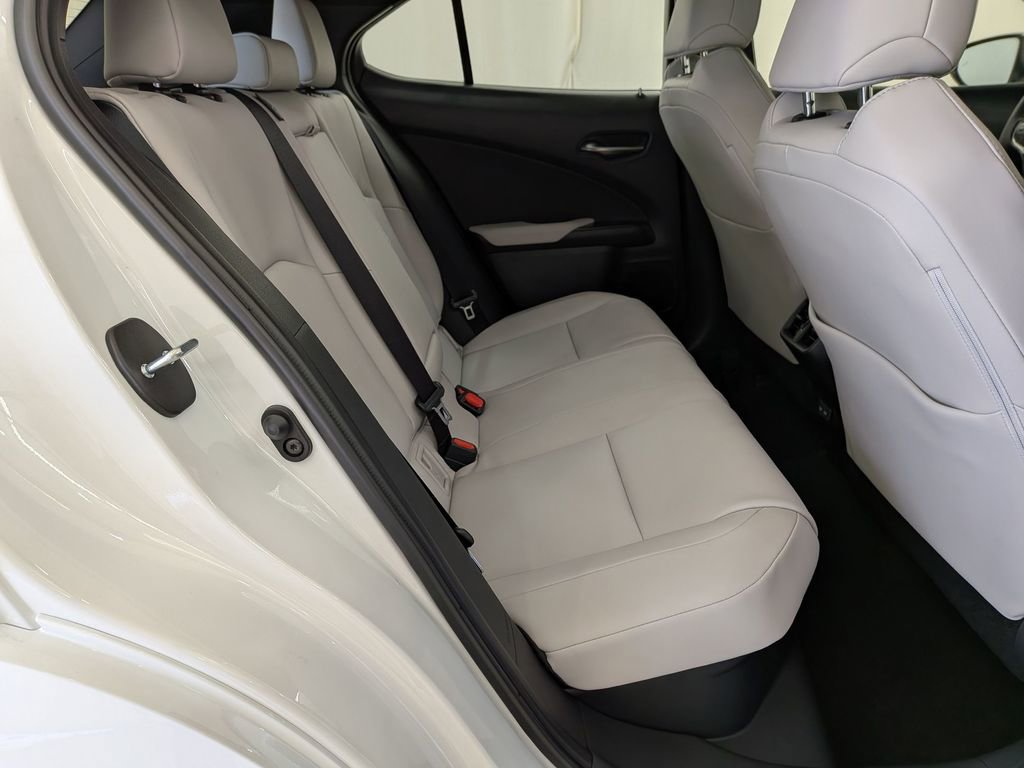 Used 2026 Lexus UX 300h AWD w/ Accessory Package (Z1) image 33