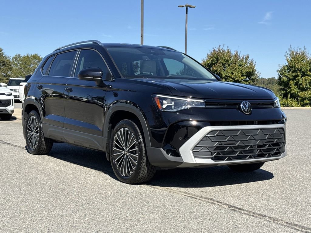 Used 2025 Volkswagen Taos SE image 13