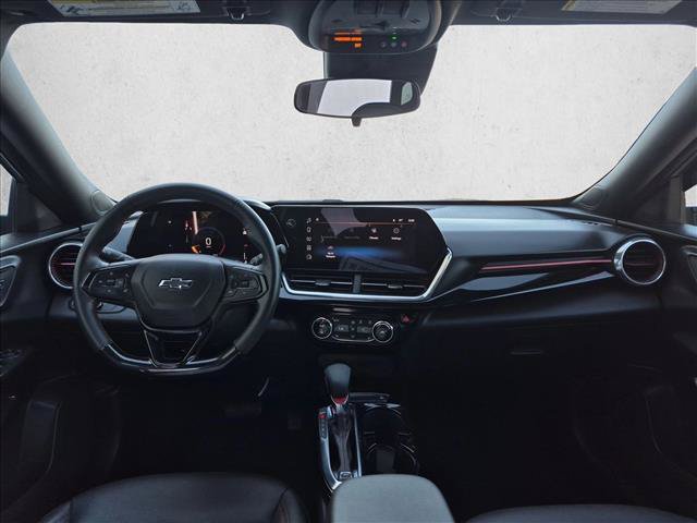 Used 2025 Chevrolet Trax RS w/ Sunroof Package FWD image 18