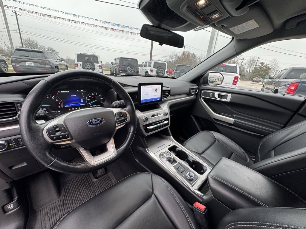 Used 2022 Ford Explorer XLT w/ Equipment Group 202A image 21