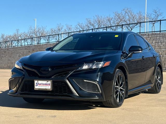 Used 2024 Toyota Camry SE FWD image 3