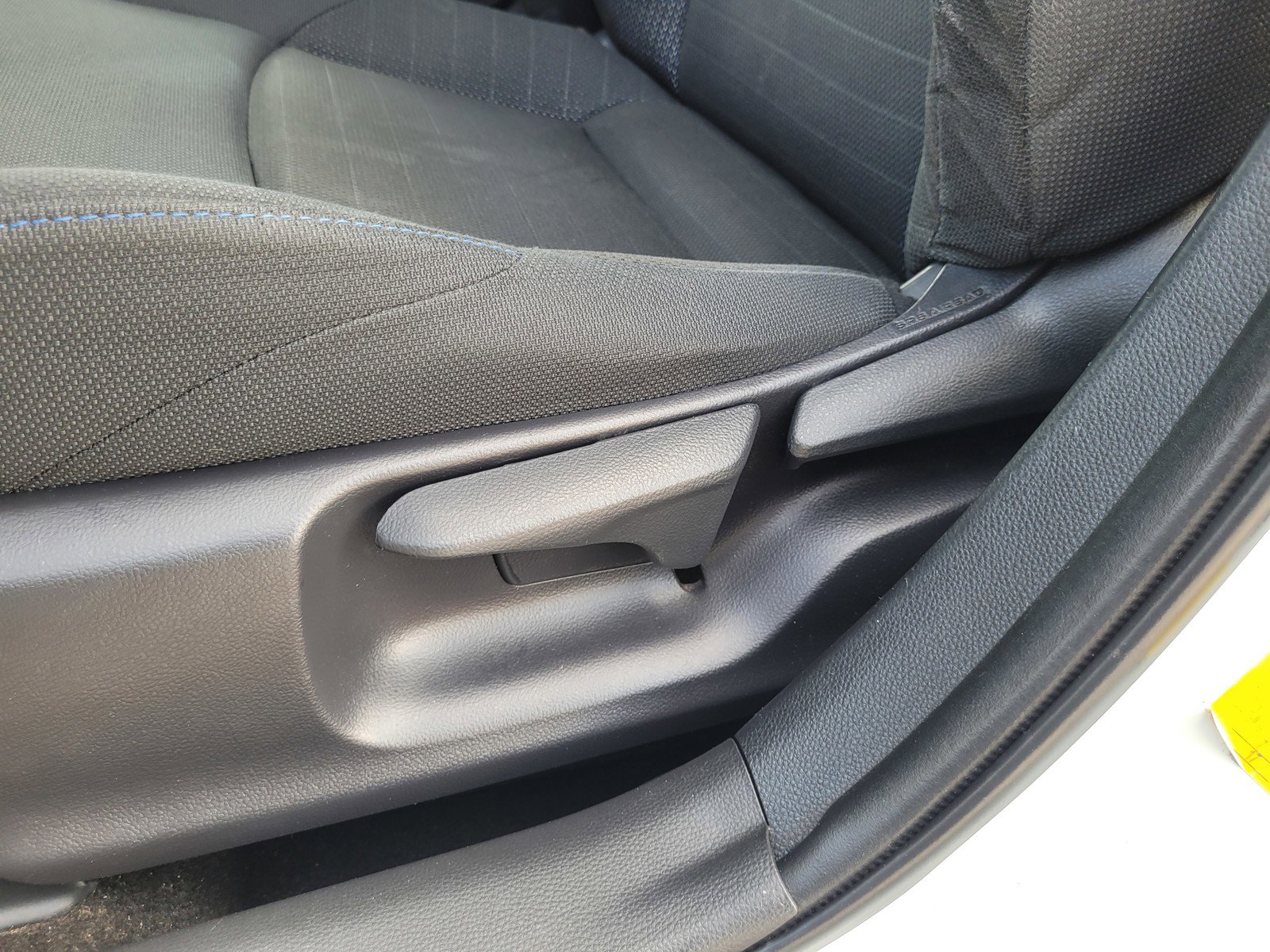 Used 2020 Toyota Corolla SE w/ SE Premium Package image 11