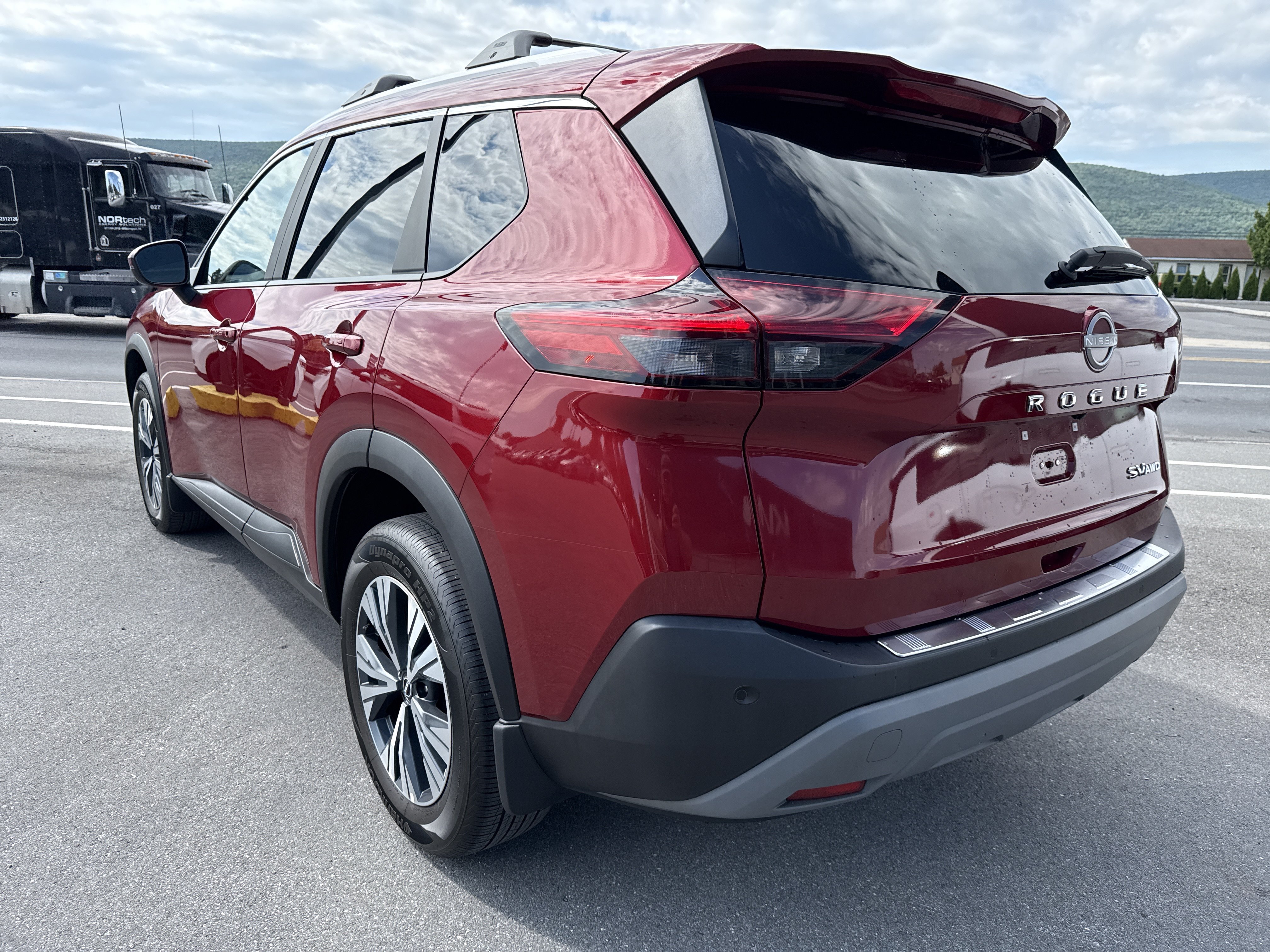 Used 2023 Nissan Rogue SV w/ SV Premium Package AWD/4WD image 6