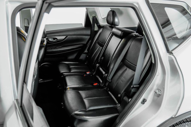 Used 2018 Nissan Rogue SL w/ Premium Package image 38