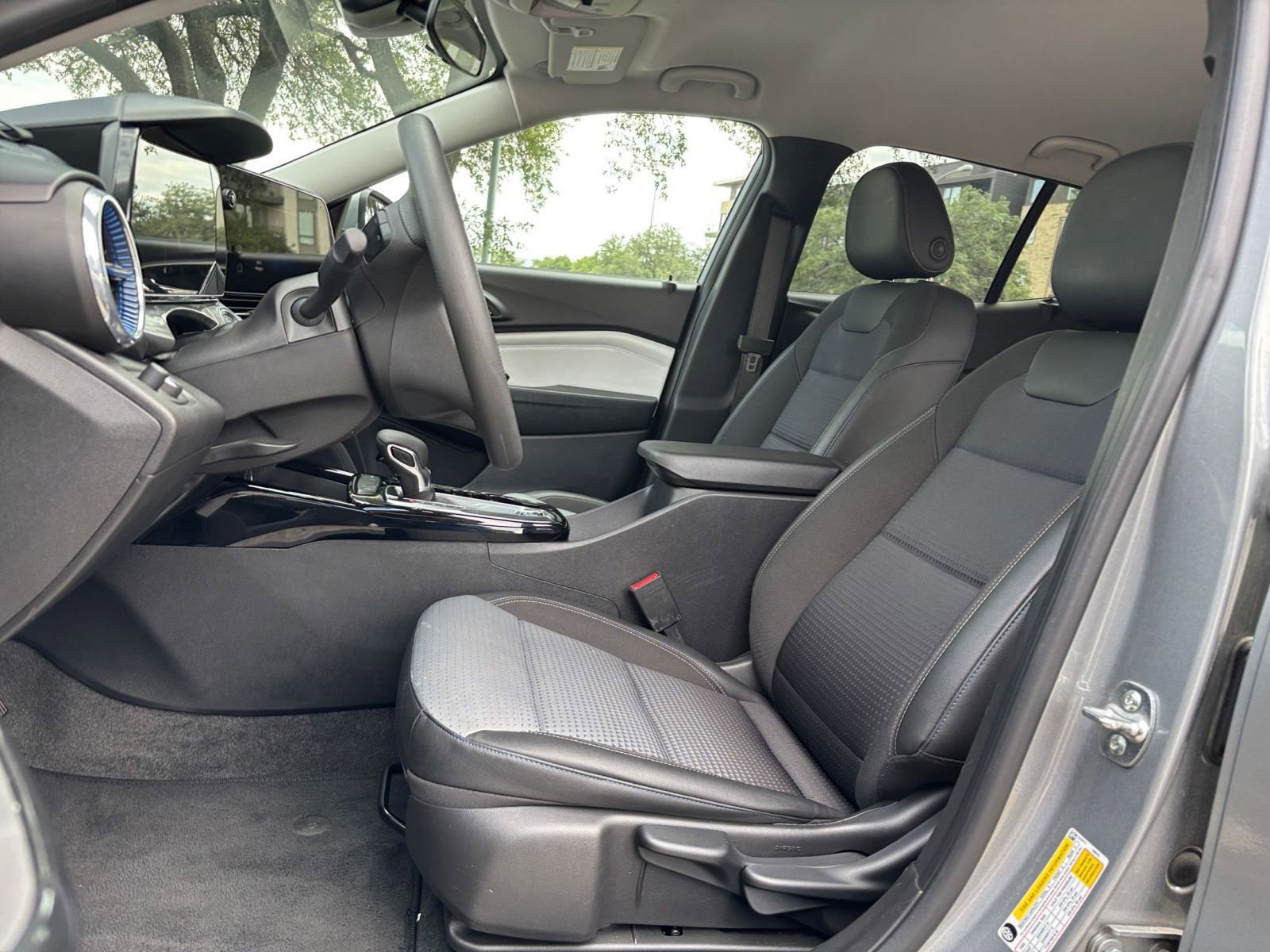 Used 2025 Chevrolet Trax LT FWD image 22