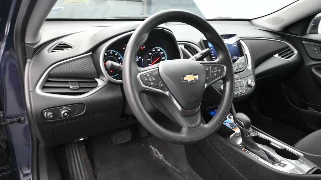 Used 2025 Chevrolet Malibu LT FWD image 11