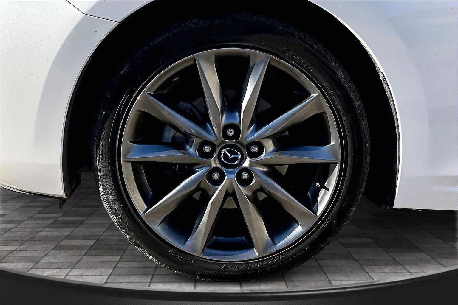 Used 2018 MAZDA MAZDA3 Touring image 5