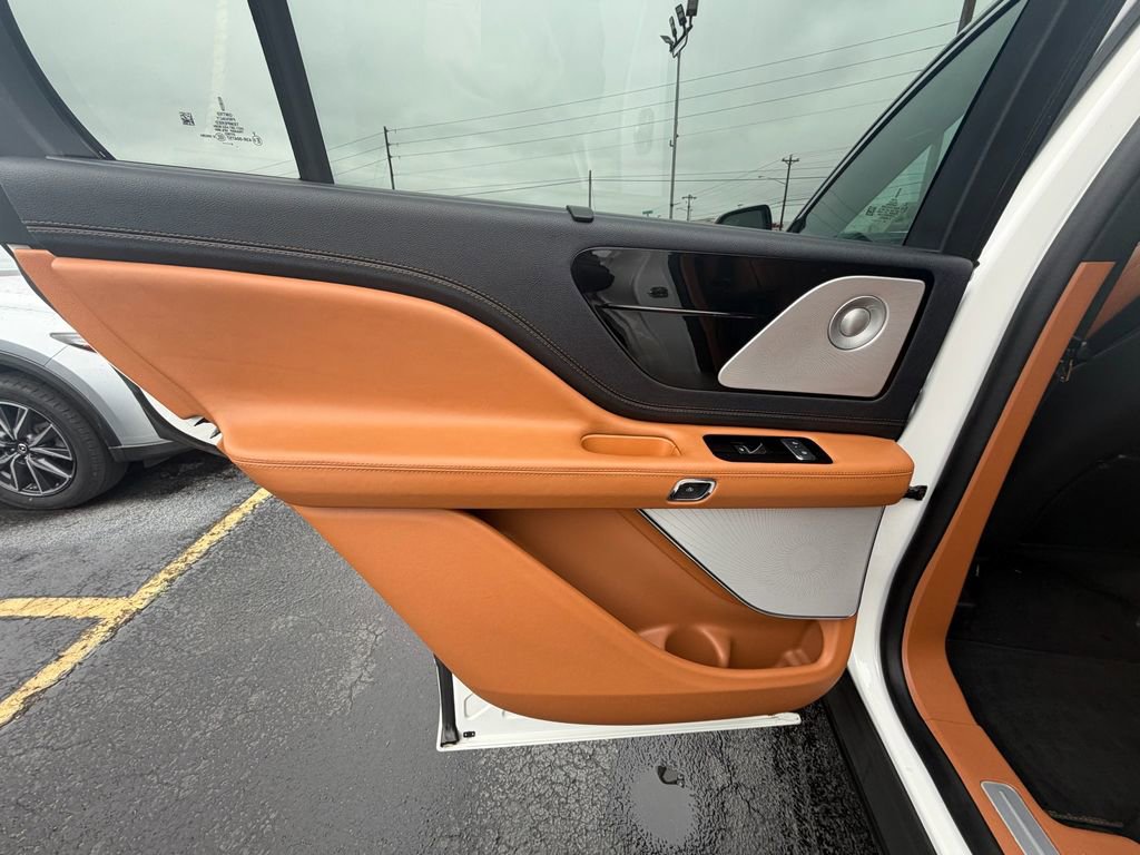Used 2025 Lincoln Aviator Black Label image 15