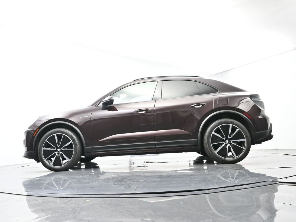 Certified 2025 Porsche Macan Electric image 46