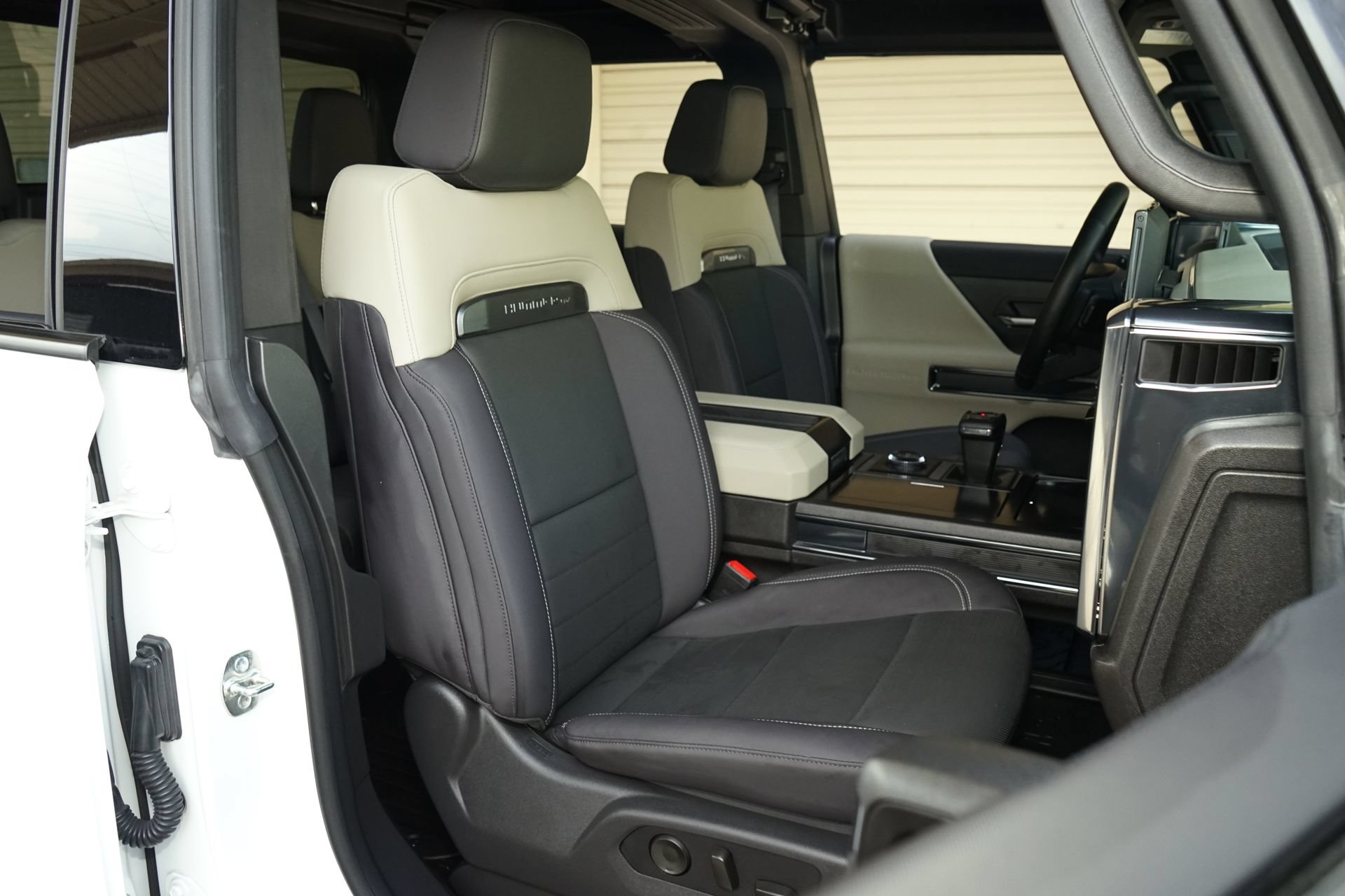 Used 2026 GMC Hummer EV 4x4 Crew Cab w/ LPO, Dark Essentials Package image 3