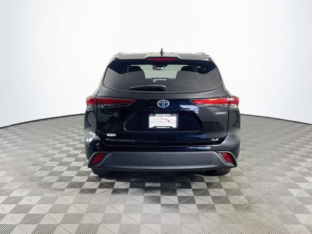 Used 2023 Toyota Highlander Bronze Edition FWD image 7