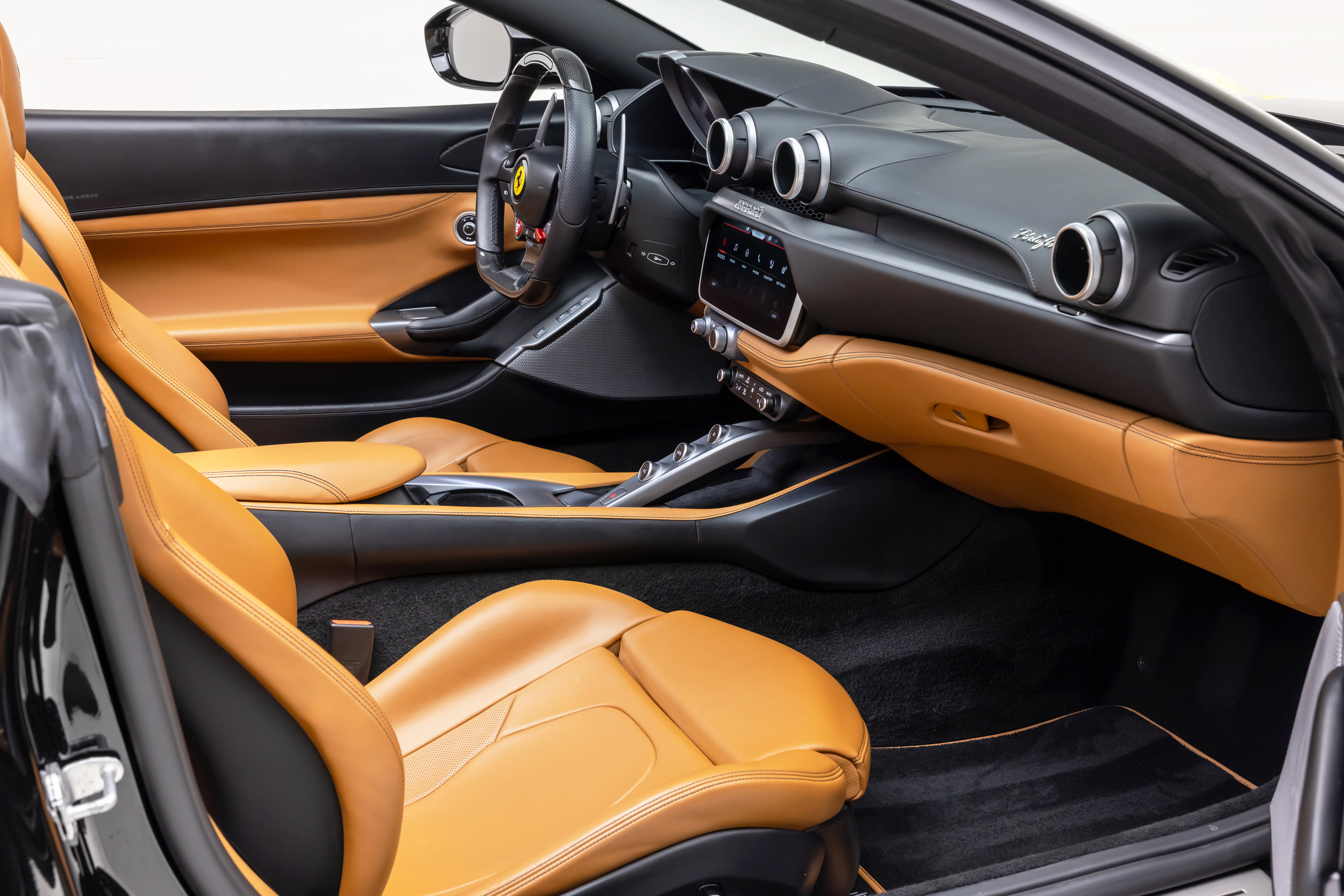 Used 2020 Ferrari Portofino RWD image 32