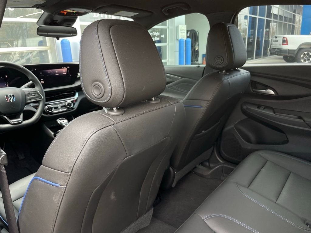 Used 2025 Buick Envista Sport Touring w/ Convenience II Package image 27