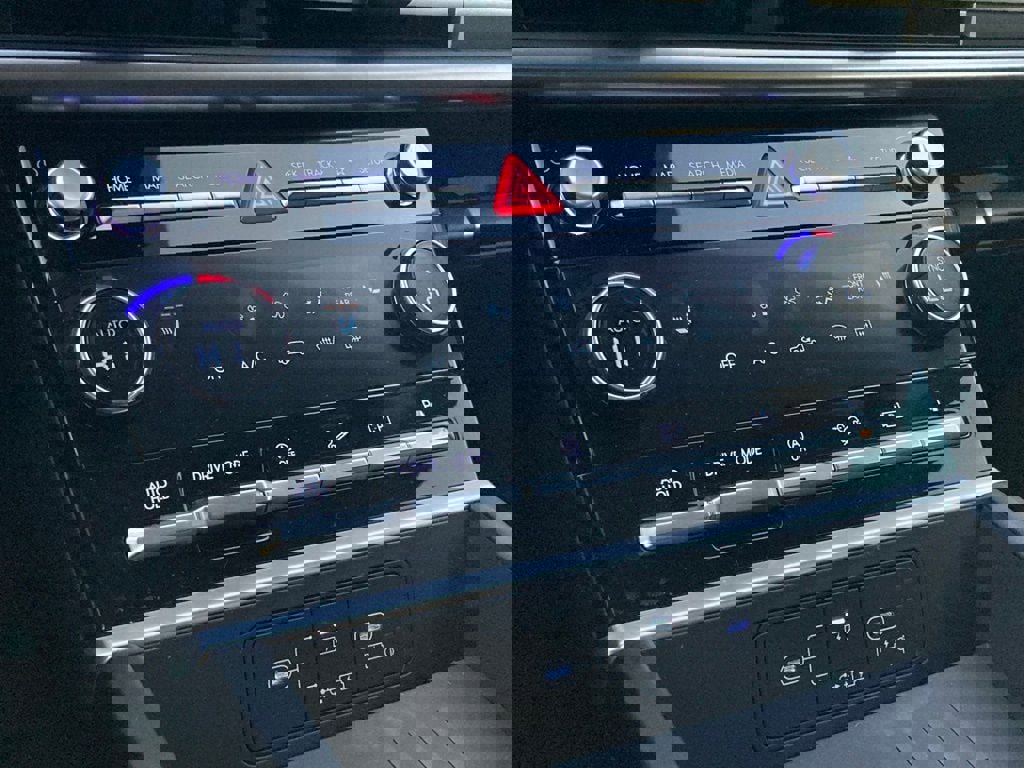 Used 2024 Hyundai Santa Fe SEL image 24