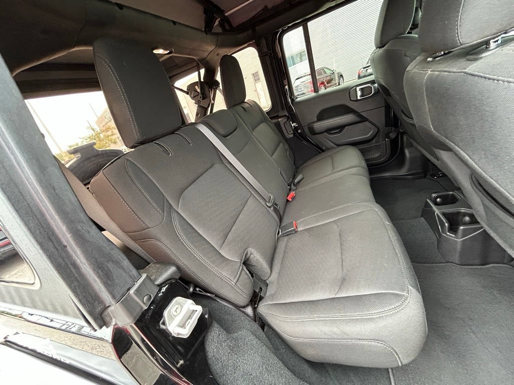 Used 2022 Jeep Wrangler Unlimited Sahara AWD/4WD image 57