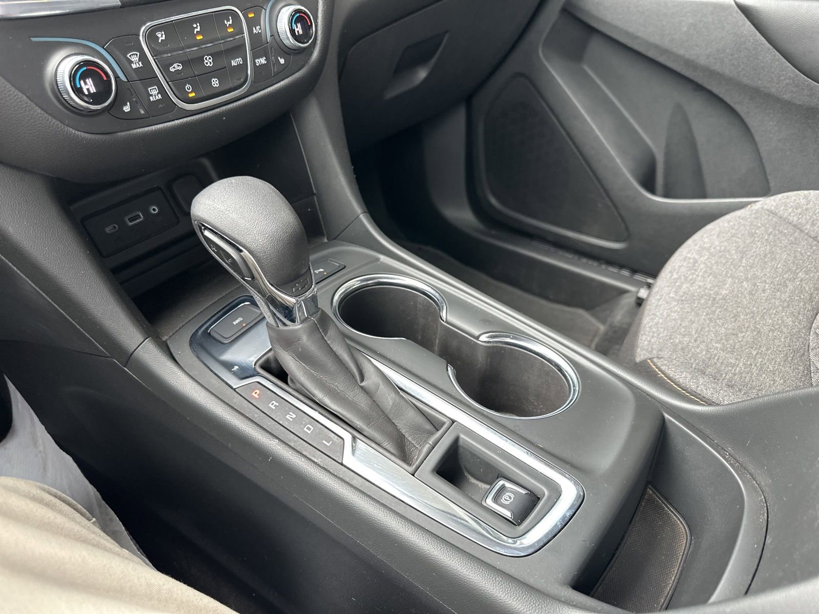 Used 2022 Chevrolet Equinox LT AWD/4WD image 27