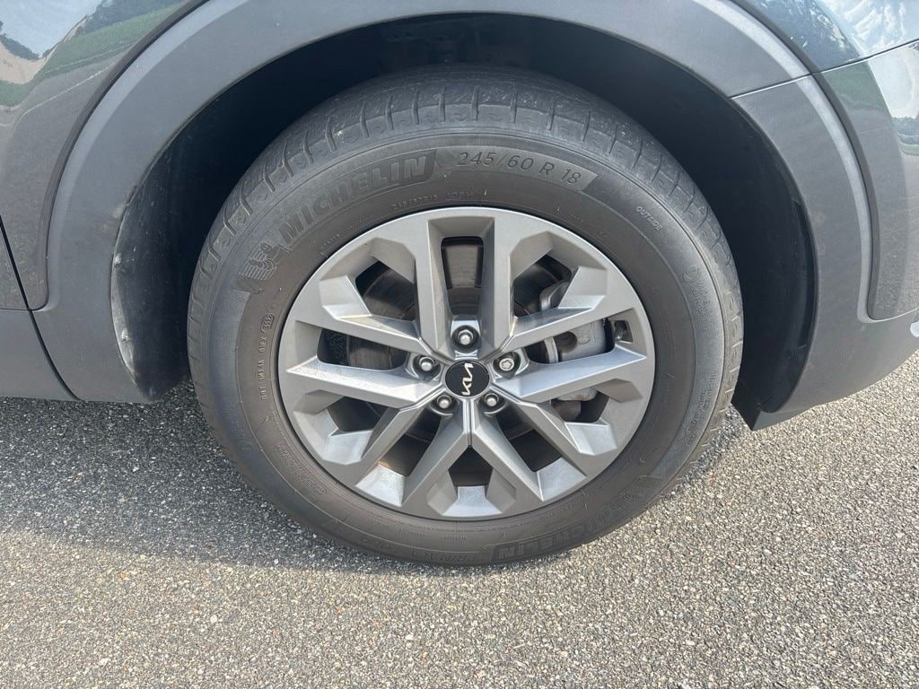 Used 2023 Kia Telluride LX AWD/4WD image 9