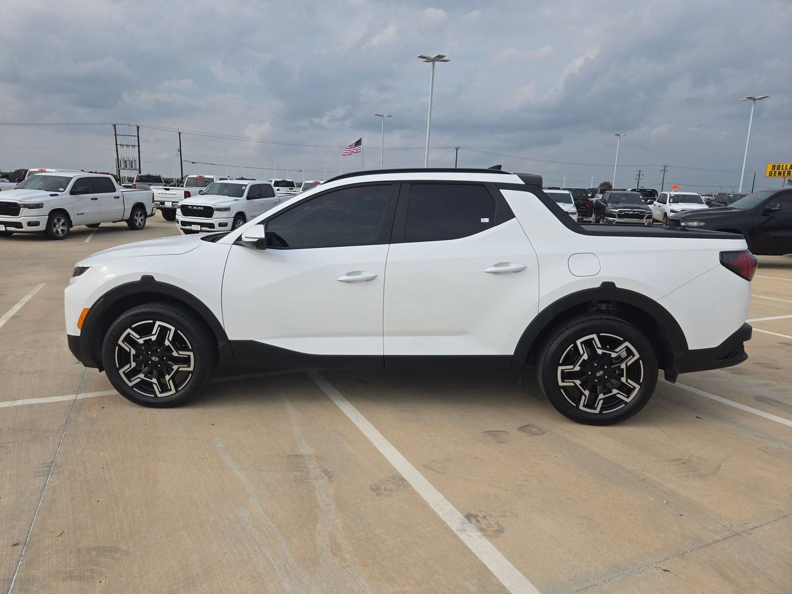 Used 2025 Hyundai Santa Cruz Limited AWD/4WD image 6