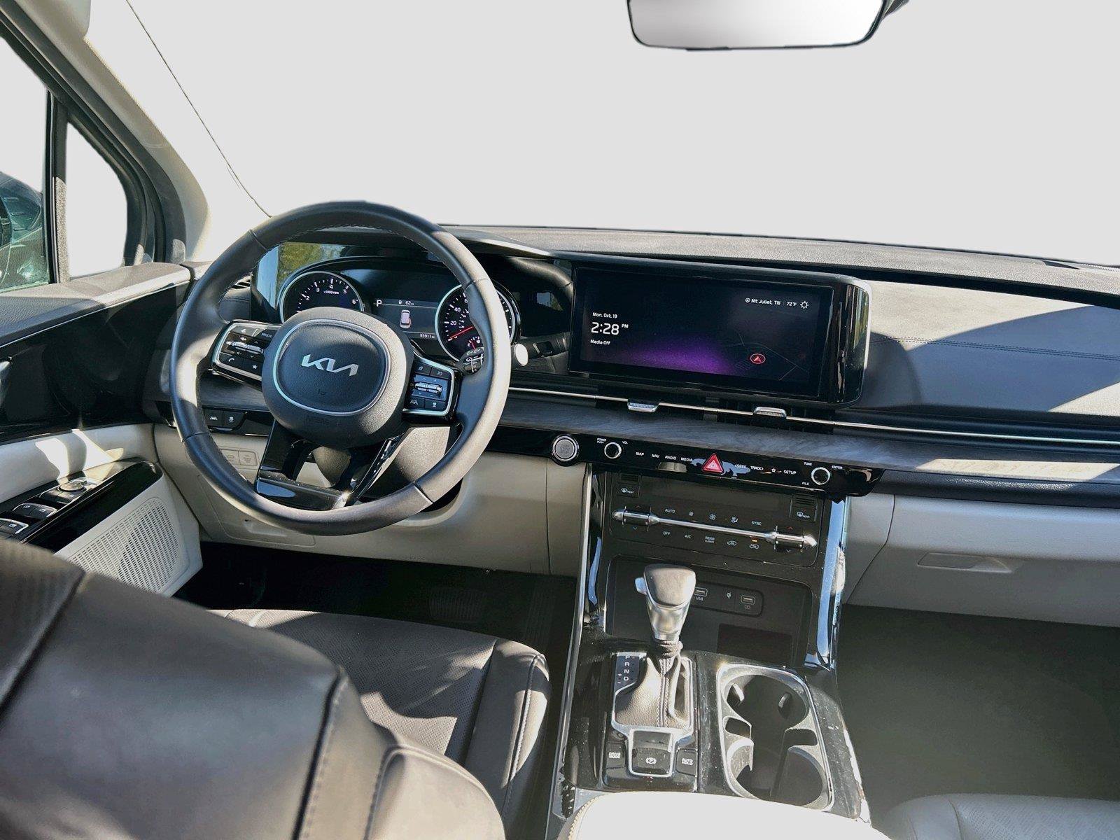 Used 2024 Kia Carnival EX FWD image 20