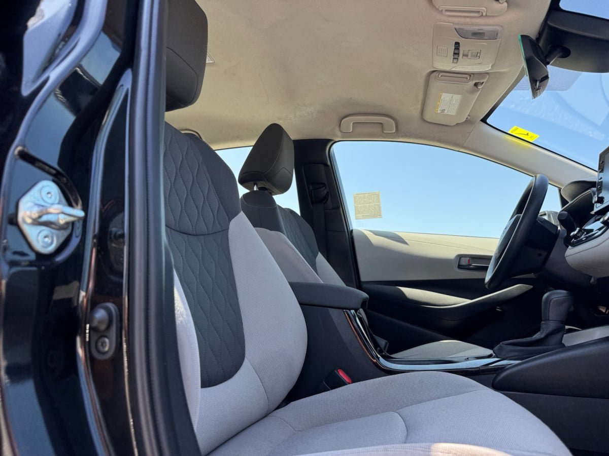Used 2022 Toyota Corolla LE w/ Carpet Mat Package (TMS) FWD image 19