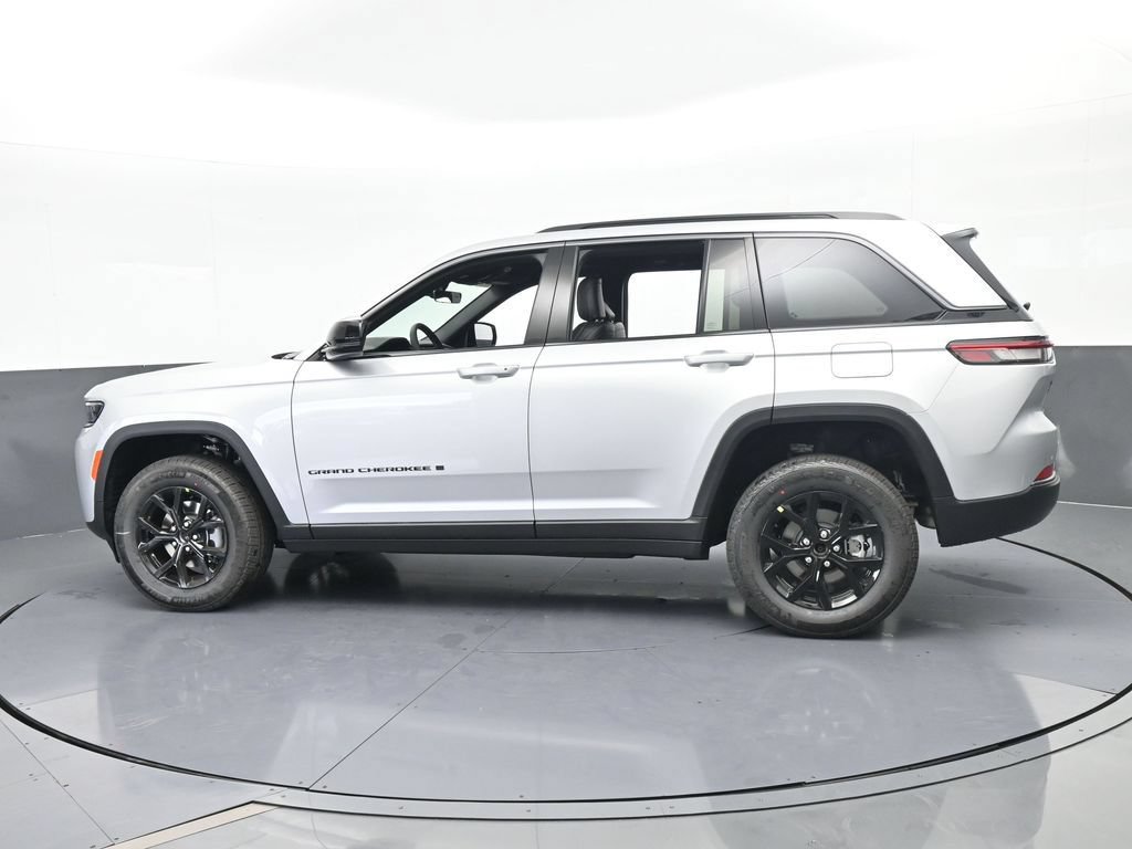 New 2026 Jeep Grand Cherokee Altitude RWD image 3