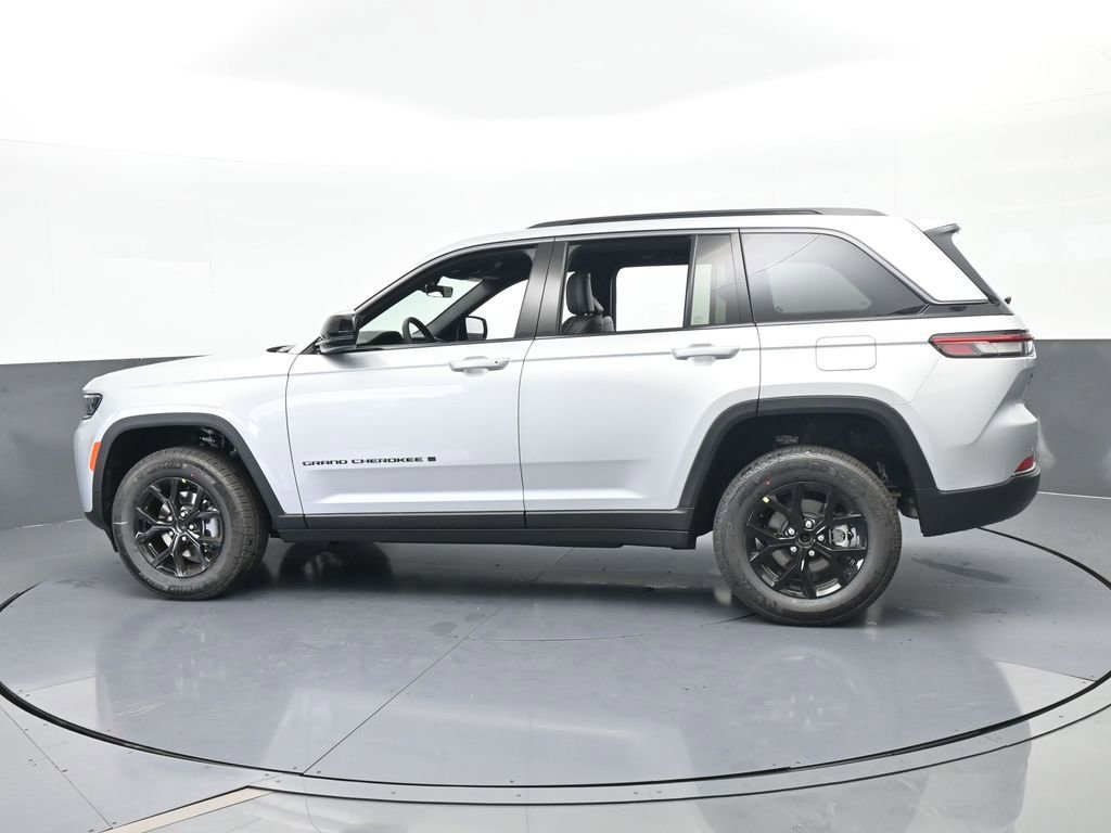 New 2026 Jeep Grand Cherokee Altitude RWD image 3