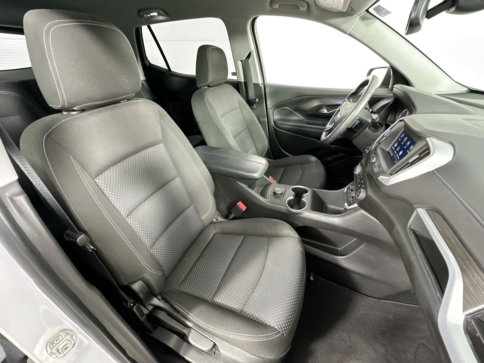 Used 2022 GMC Terrain SLE FWD image 25