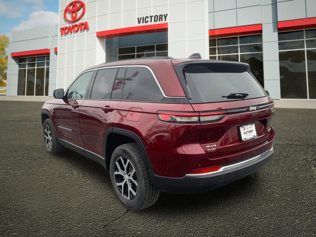 Used 2024 Jeep Grand Cherokee Limited image 5