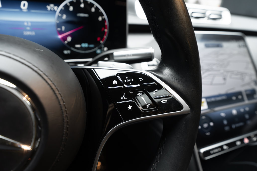Used 2022 Mercedes-Benz S 500 4MATIC w/ AMG Line Package image 26