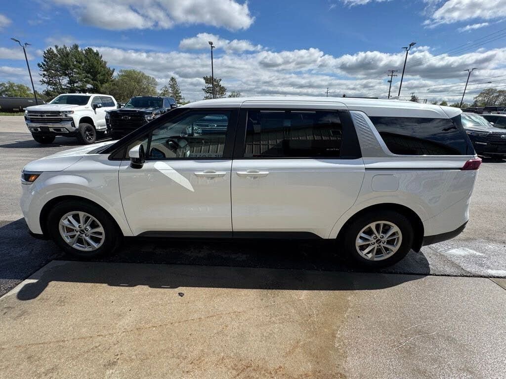 Used 2022 Kia Carnival LX FWD image 6