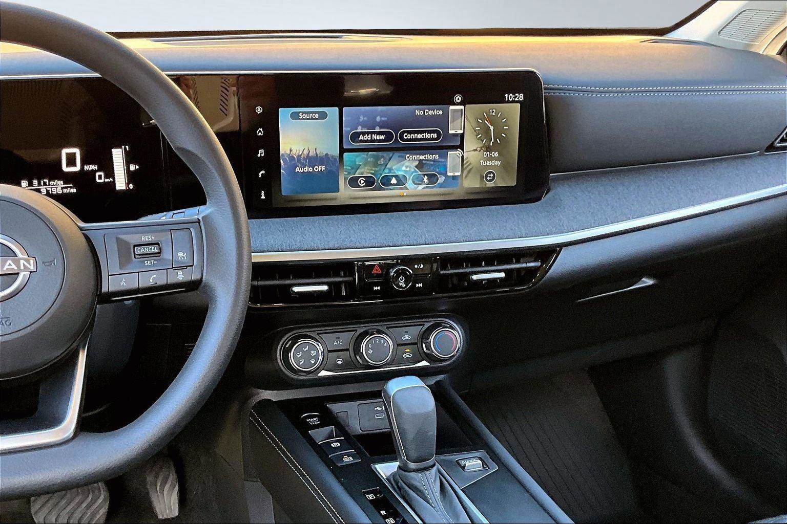 Used 2025 Nissan Kicks SV image 7