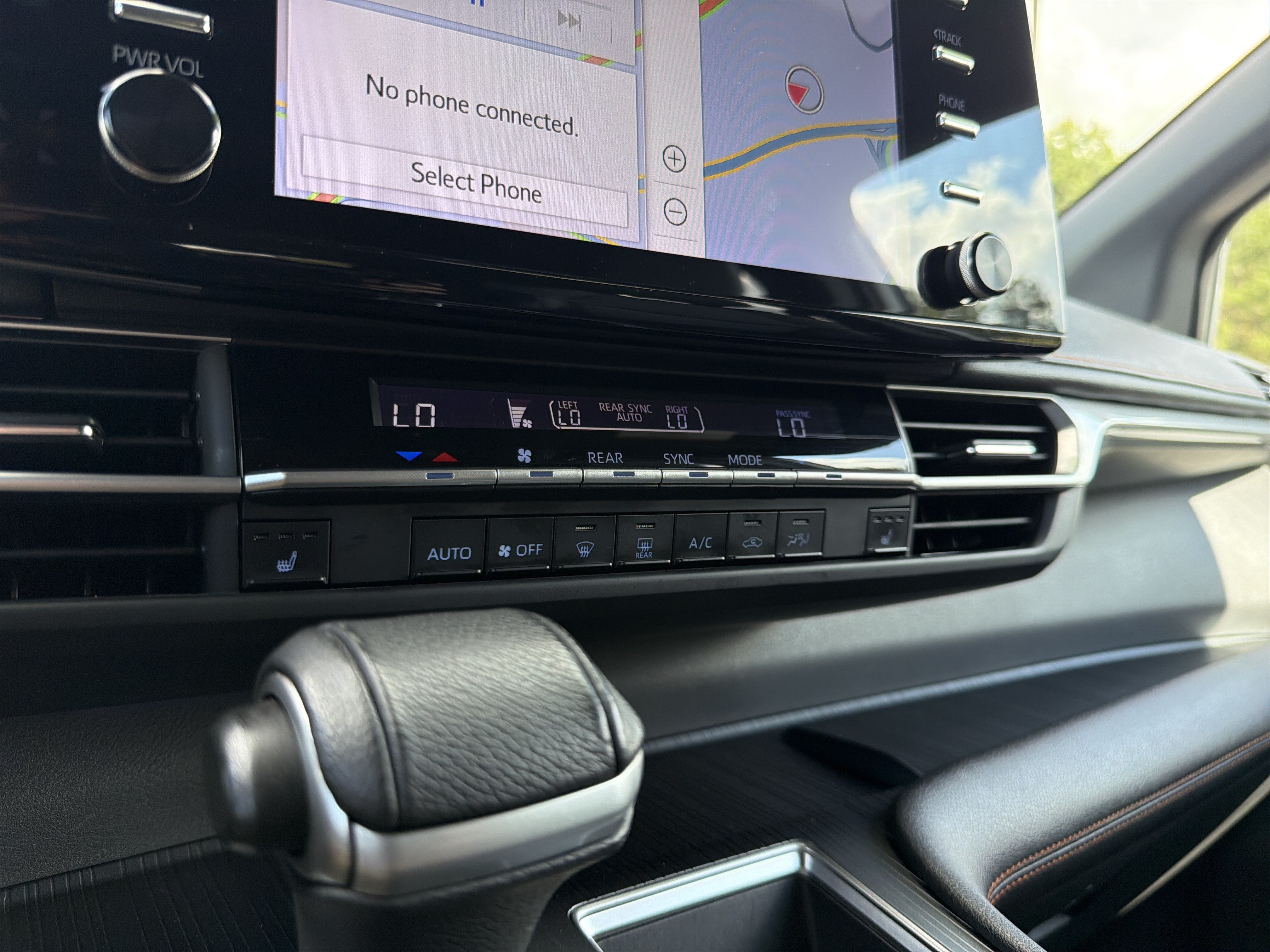 Used 2022 Toyota Sienna XSE FWD image 8