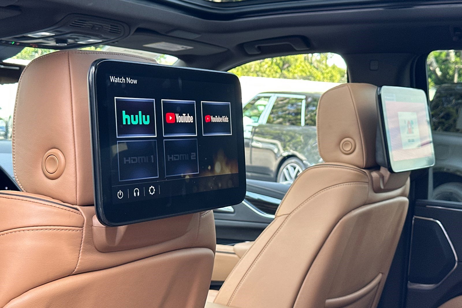 Used 2024 Cadillac Escalade Sport w/ LPO, ONYX Package image 33