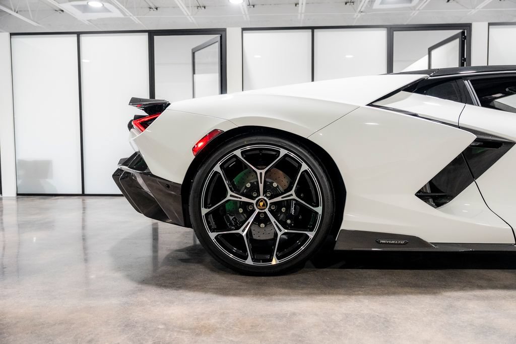 Used 2025 Lamborghini Revuelto AWD/4WD image 42