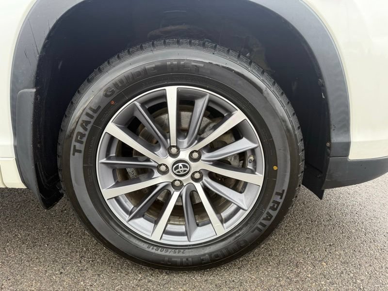 Used 2017 Toyota Highlander XLE AWD/4WD image 4