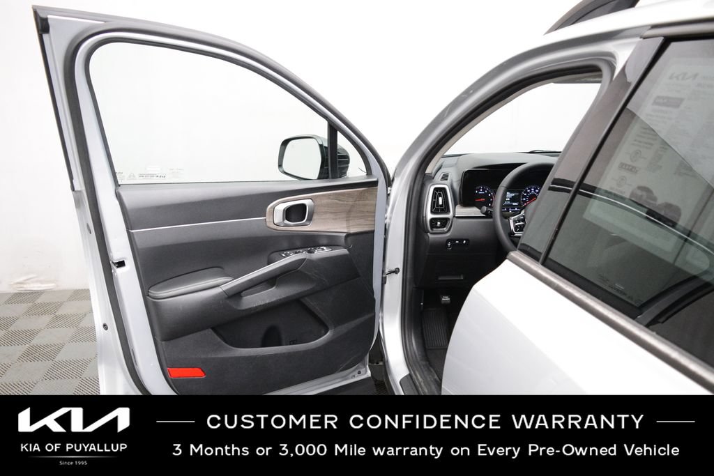 Certified 2022 Kia Sorento S w/ Panoramic Sunroof Package AWD/4WD image 9
