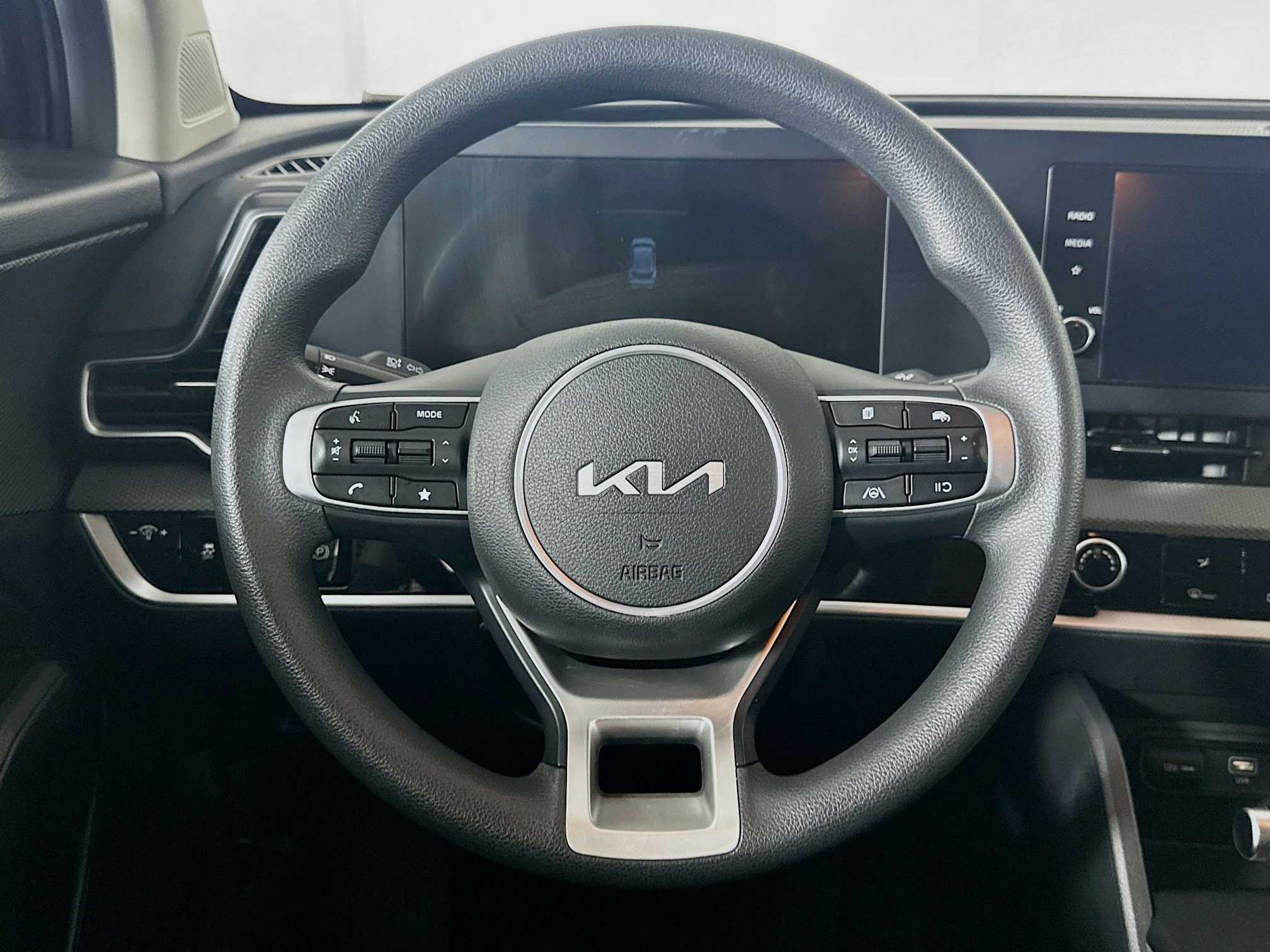 Used 2025 Kia Sportage LX image 18