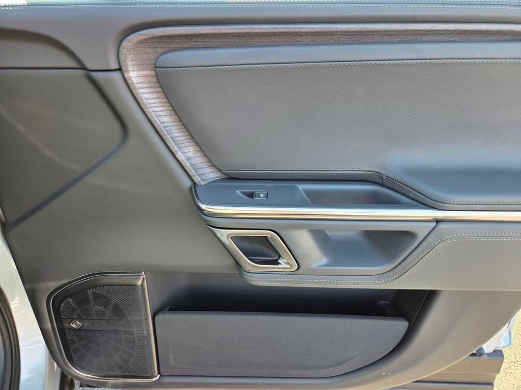 Used 2024 Rivian R1S Adventure AWD/4WD image 24