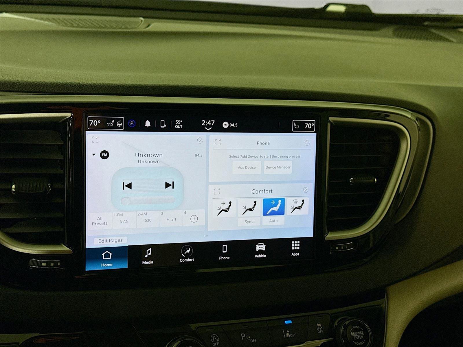Used 2023 Chrysler Pacifica Touring-L image 8