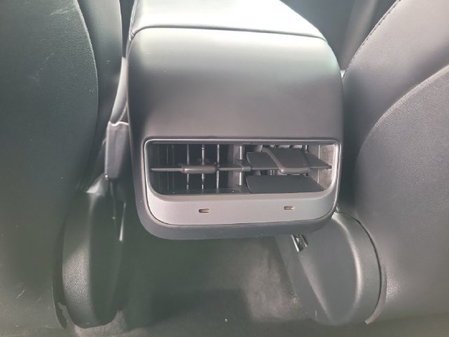 Used 2022 Tesla Model Y Long Range AWD/4WD image 18