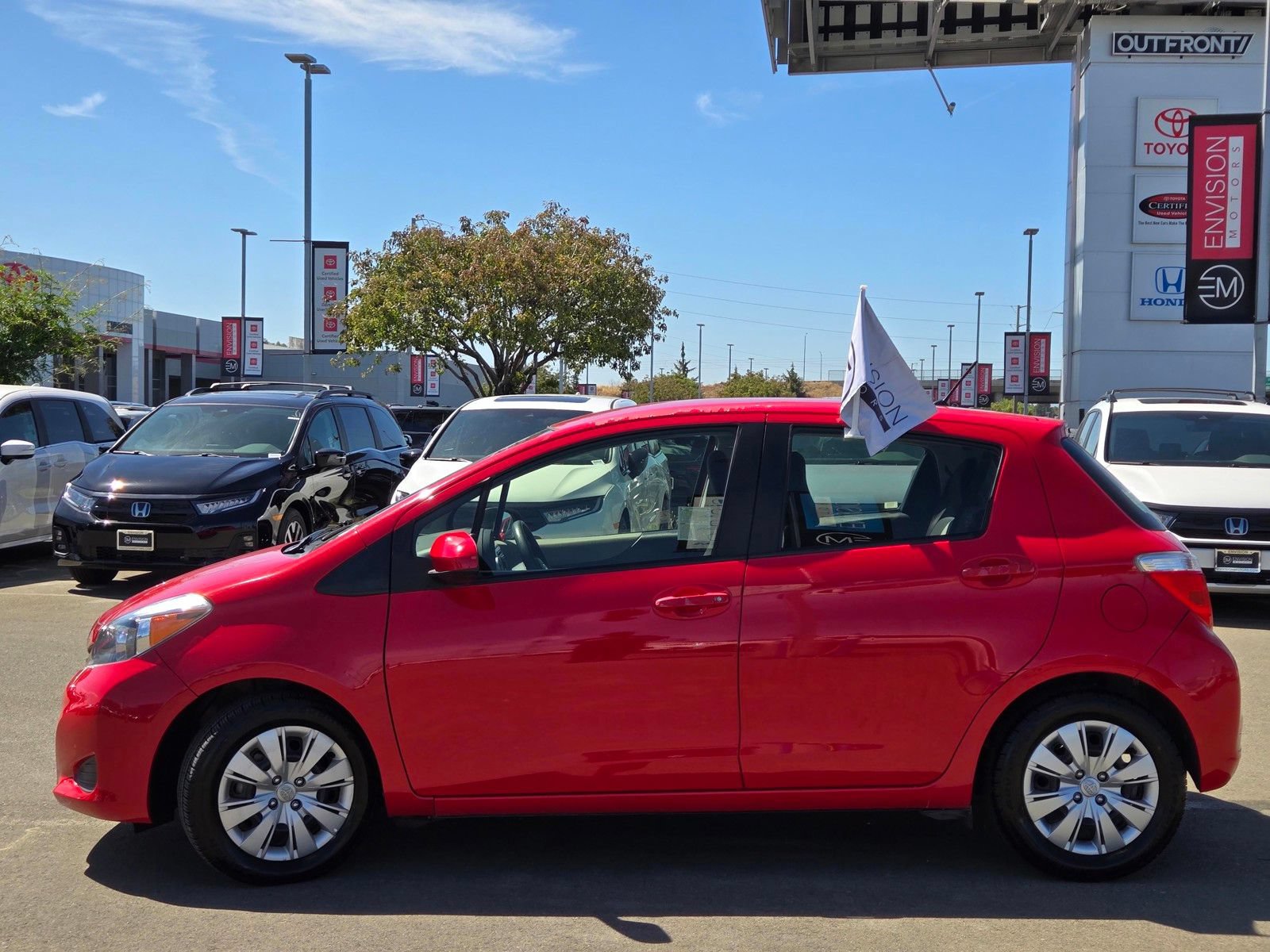 Used 2014 Toyota Yaris LE FWD image 4