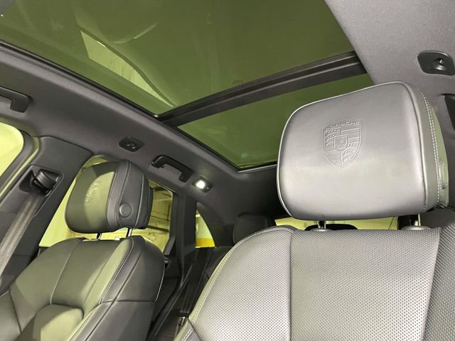 Certified 2025 Porsche Macan Turbo image 18
