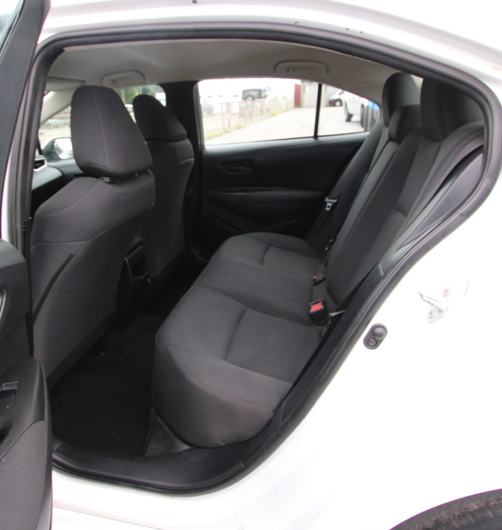 Used 2022 Toyota Corolla LE FWD image 11