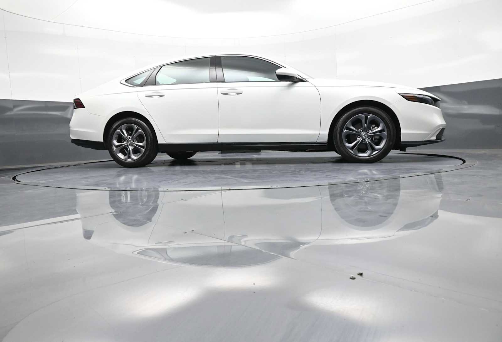 Used 2024 Honda Accord EX image 28