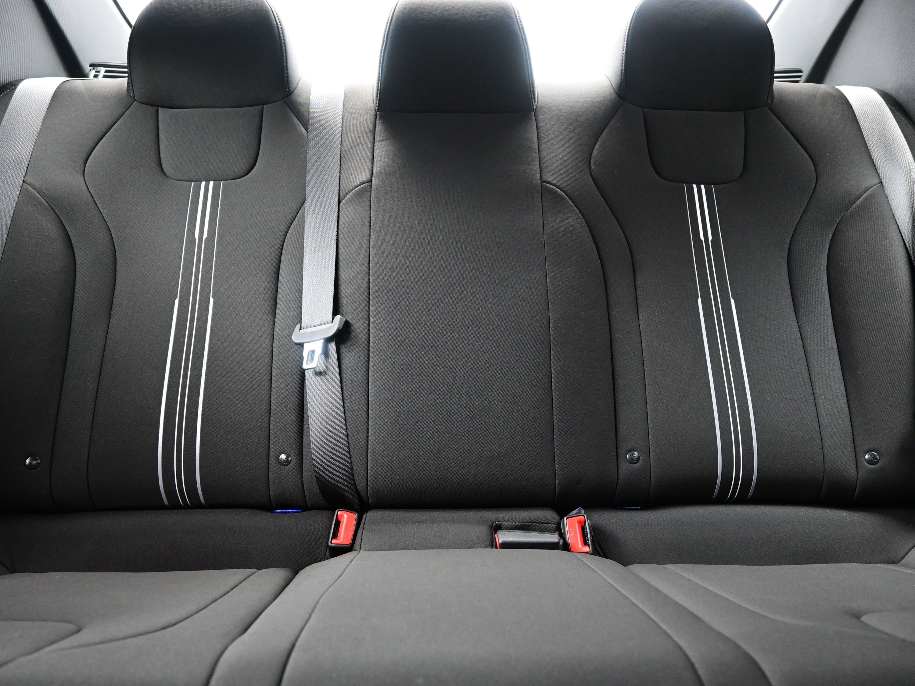 Certified 2025 Hyundai Elantra SEL image 15