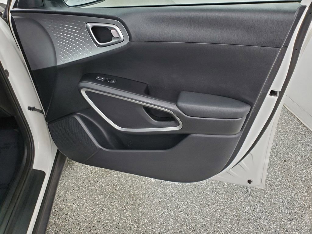 Used 2024 Kia Soul LX w/ Option Group 015 image 21