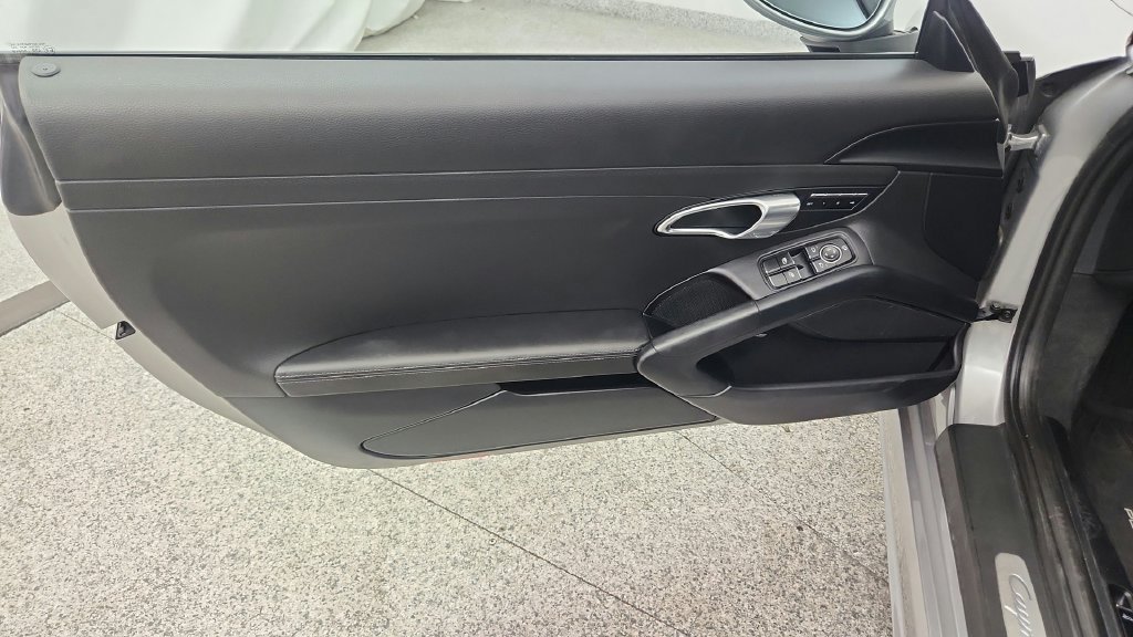 Used 2019 Porsche 718 Cayman S RWD image 29
