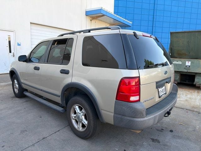 Used 2004 Ford Explorer XLS RWD image 2